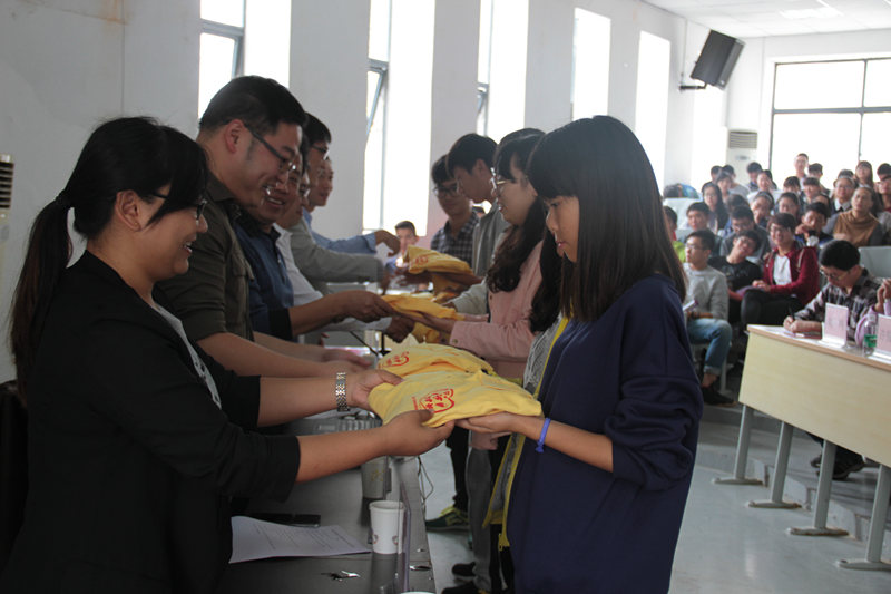 我系举办新生入学专业教育暨青年成长训练营开营仪式