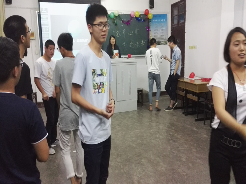 15生化制药班级开展“敞开心扉，共造未来”班级活动