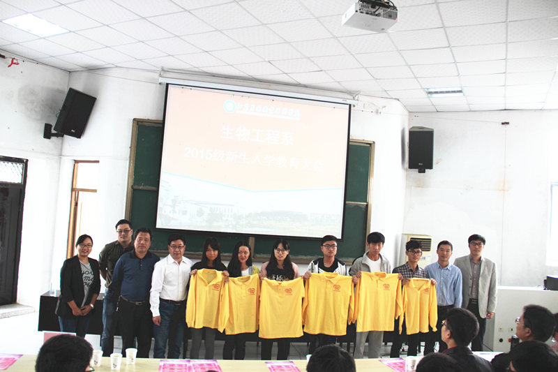 我系举办新生入学专业教育暨青年成长训练营开营仪式