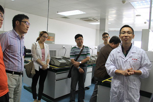 生物工程系师生一行赴南京金斯瑞生物工程有限公司参观调研