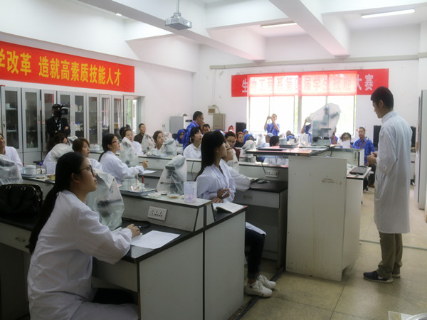 操庆国老师举行系部公开课