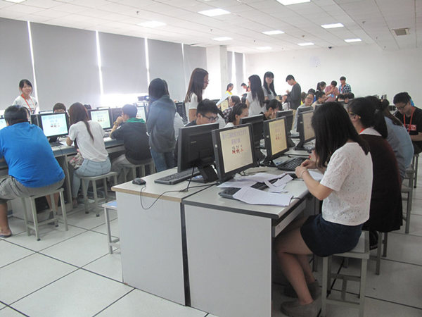 我系成功承办第十三届校园文化艺术节之“等你来挑战 欢乐无极限”超强大脑