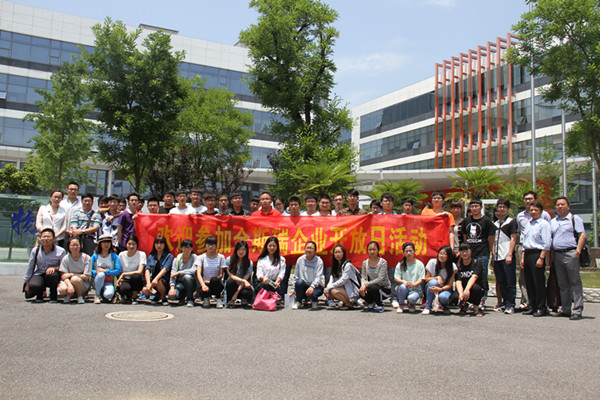 生物工程系师生一行赴南京金斯瑞生物工程有限公司参观调研